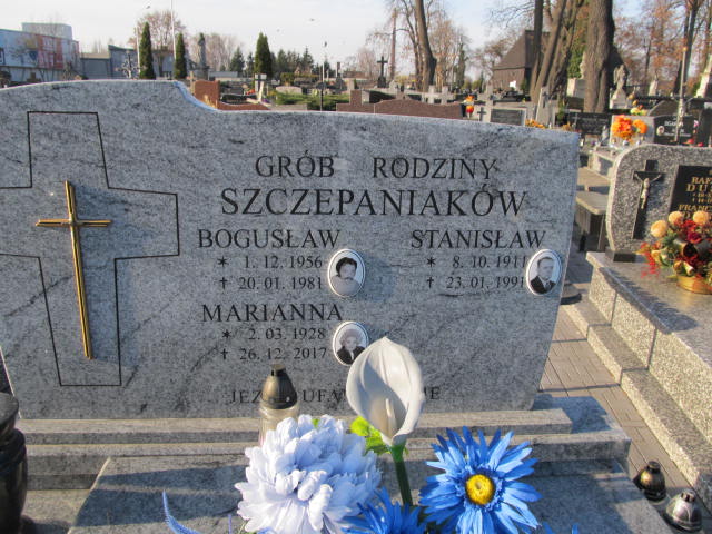 Roman Szczepaniak 1973 Sieradz Paraf - Grobonet - Wyszukiwarka osób pochowanych