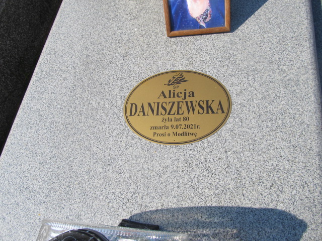 Jagoda Daniszewska 1976 Sieradz Paraf - Grobonet - Wyszukiwarka osób pochowanych