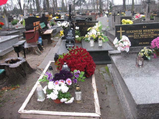 Grób Stanisław Nowicki